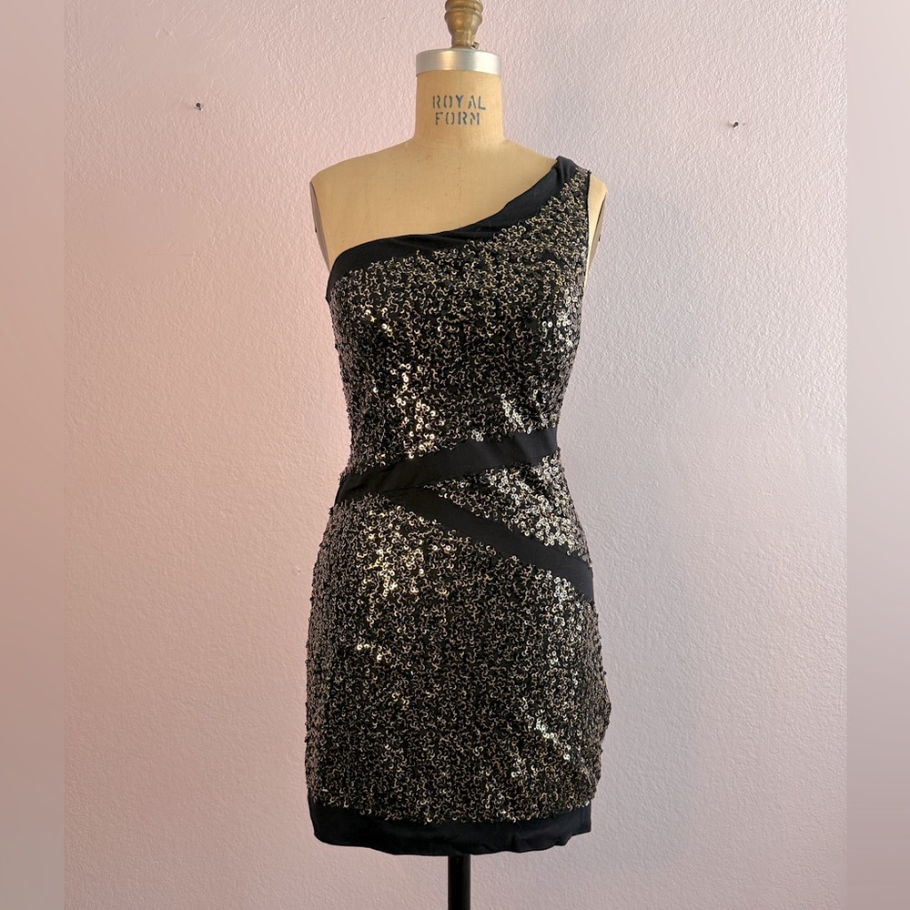 Sequin Gold & Black Body Shape Dress